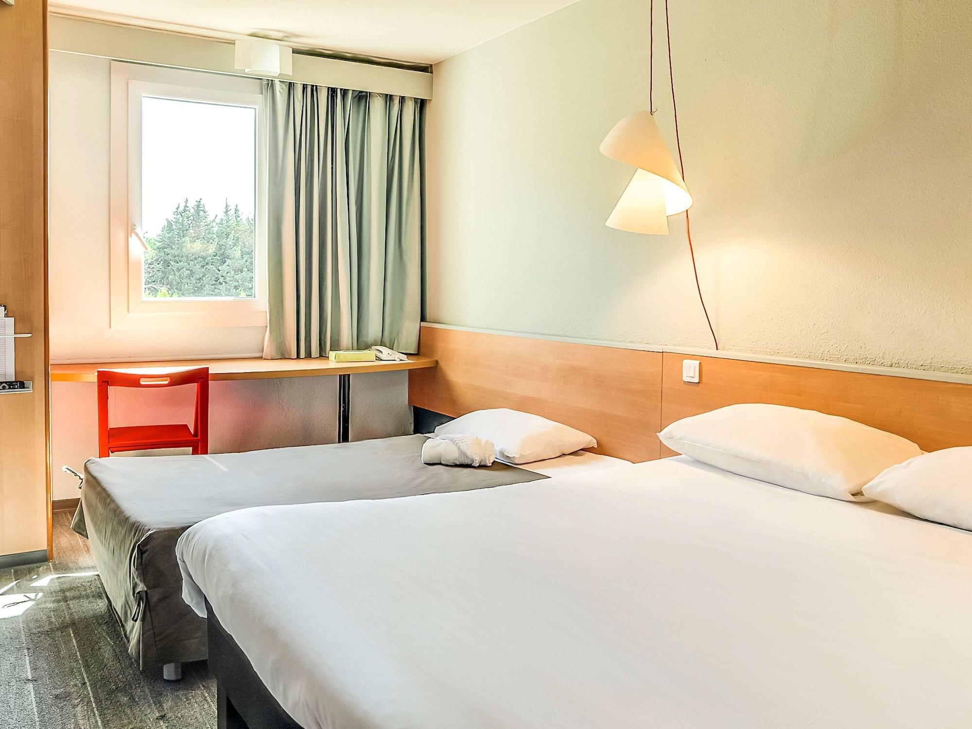 Ibis Salon De Provence Hotel Exterior photo