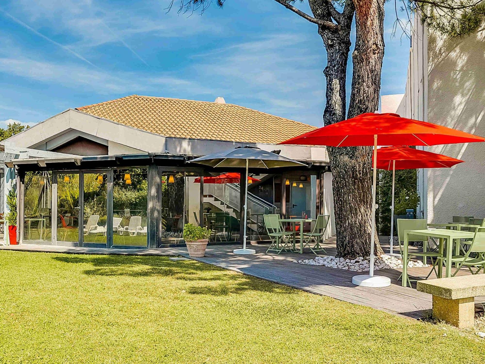Ibis Salon De Provence Hotel Exterior photo