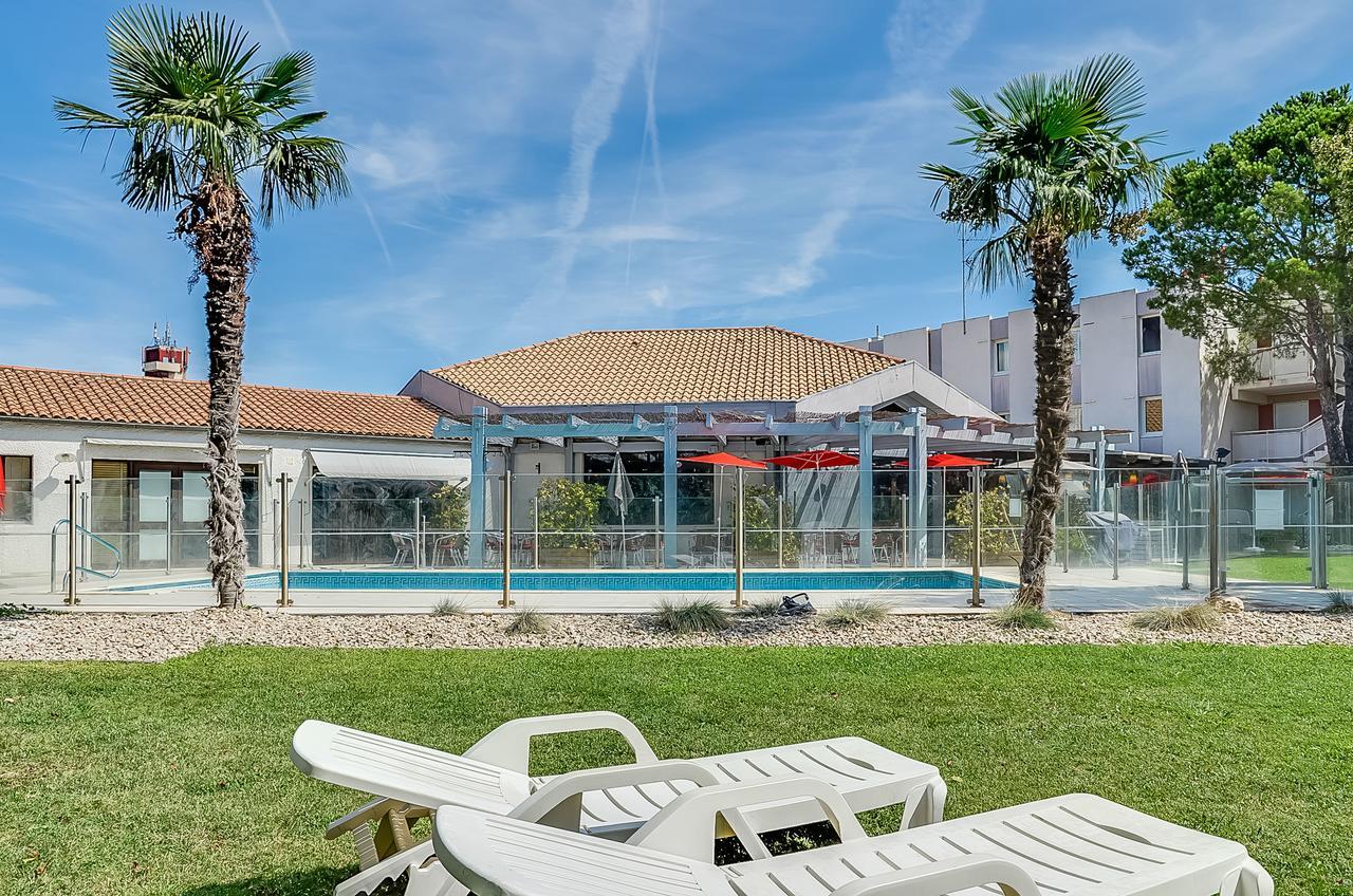 Ibis Salon De Provence Hotel Exterior photo